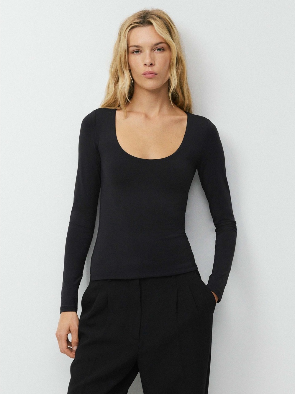 Aritzia Contour Scoop Neck Long Sleeve Stretch Top in Black Small New